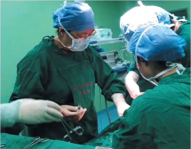 15, 老鹰状元郎膝盖手术赛季报销  